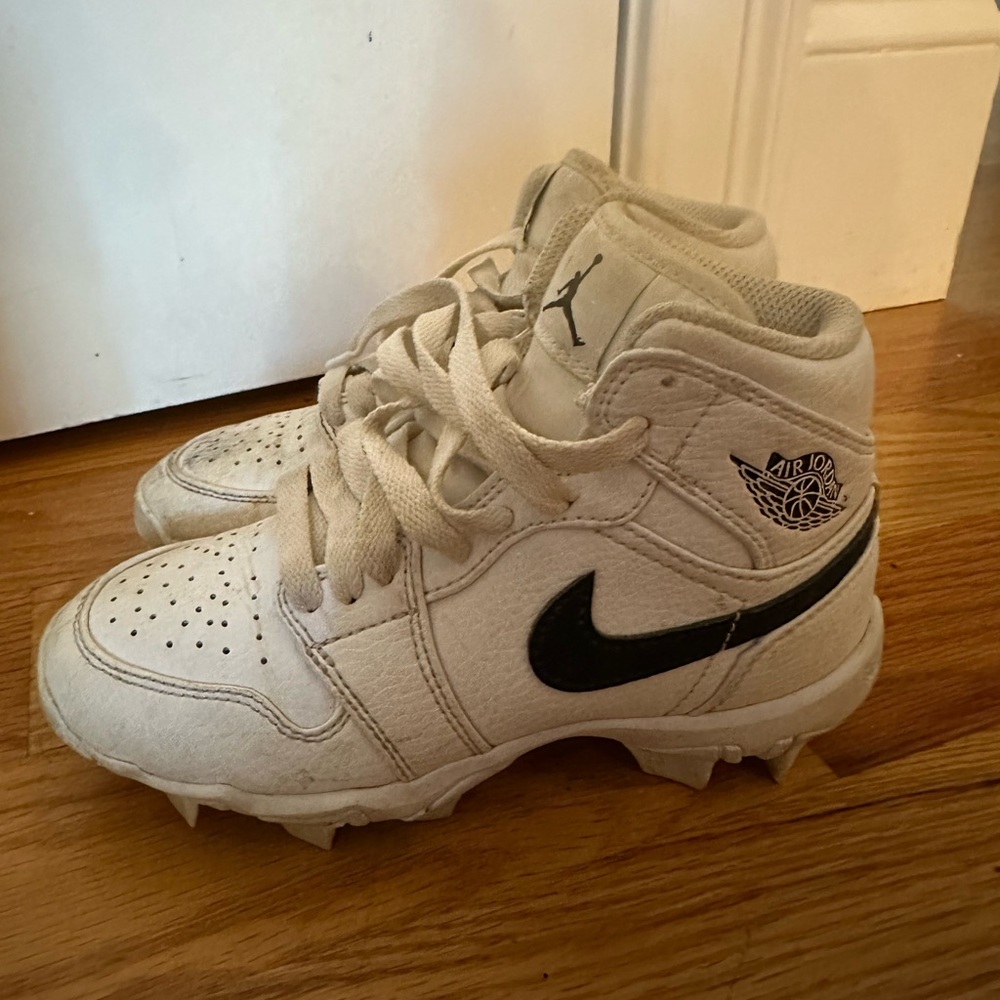 Nike Kids White and Black Jorden Cleats